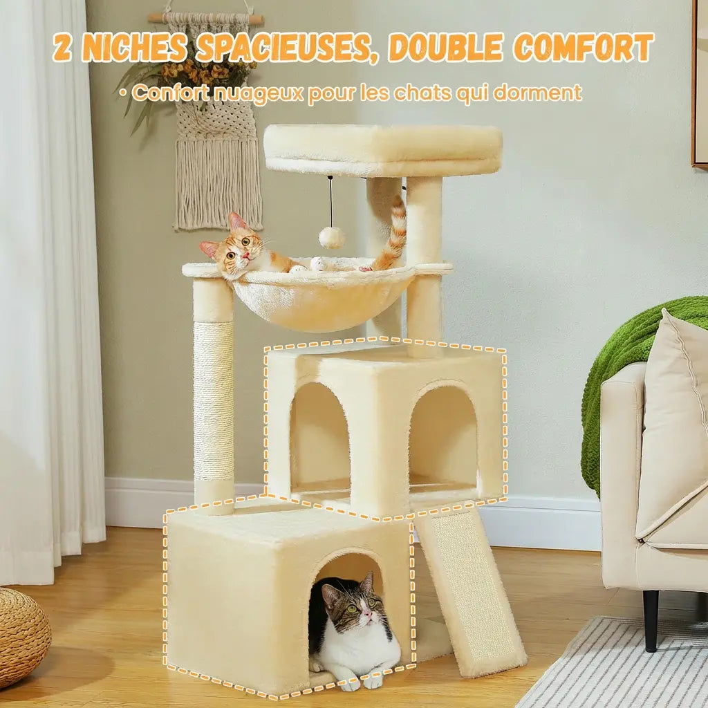 Les deux niches spacieuses de l'arbre à chat beige offrant un double confort, chat qui entre dans la niche basse