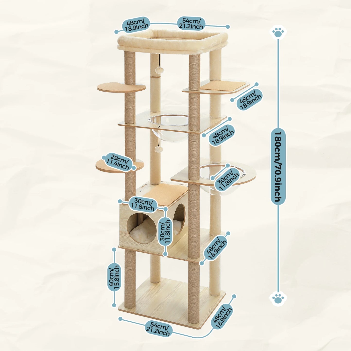 Vue produit de l'arbre à chat en bois beige sur fond blanc avec plusieurs chats répartis sur les niveaux