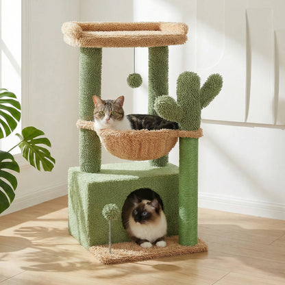 Arbre à chat cactus vert et beige avec hamac et niche, deux chats installés et plante monstera en arrière-plan