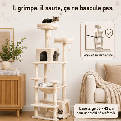 Arbre à chat beige multi-étages avec niches fermées, plateformes et perchoirs en sisal, trois chats en position de jeu et repos.